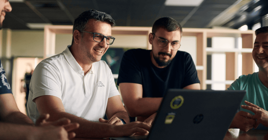 NetRom softwareontwikkelaars tijdens een remote teamoverleg